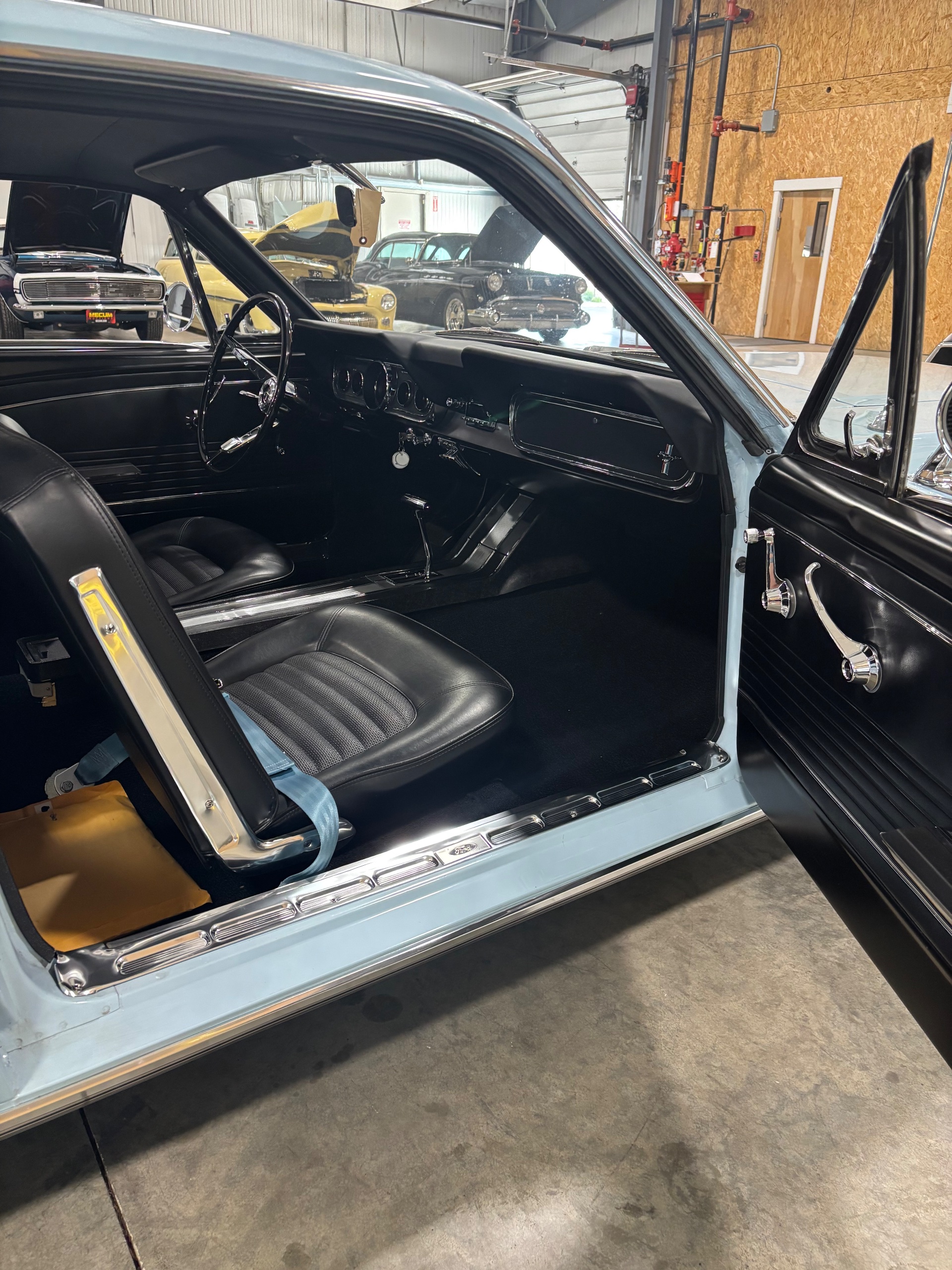 1966 Ford Mustang thumbnail 7