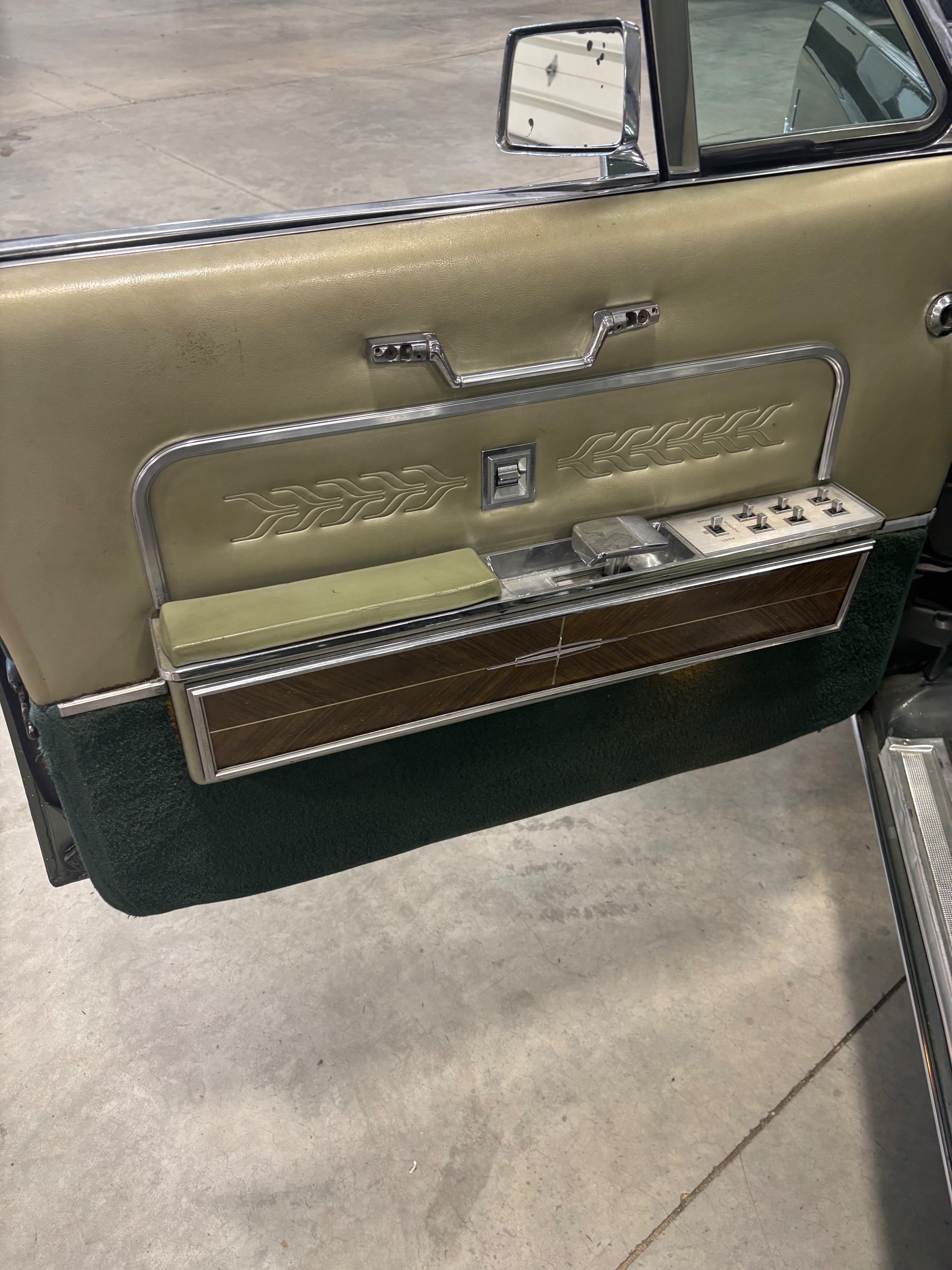 1966 Lincoln  Continental Convertible  thumbnail 4